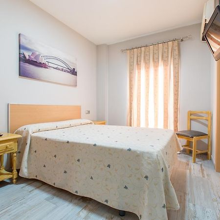 Olympia Ronda Hostel El Puig  Ngoại thất bức ảnh