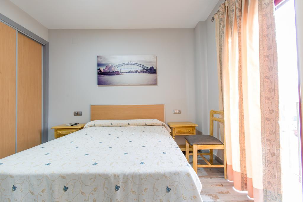 Olympia Ronda Hostel El Puig  Ngoại thất bức ảnh